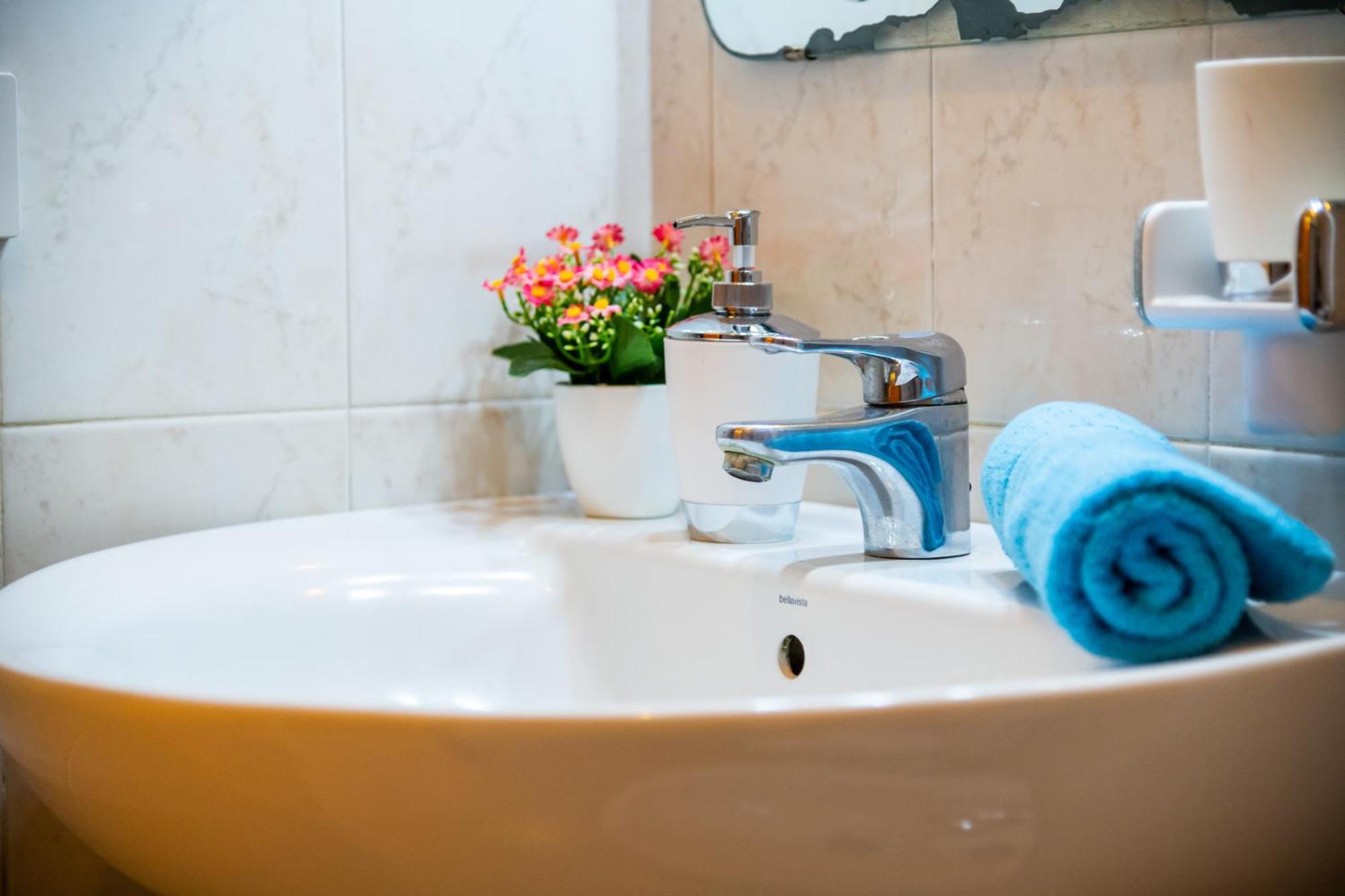 1 1 Beautiful Seafront With Balcony And Wifi Leilighet Los Cristianos  Eksteriør bilde